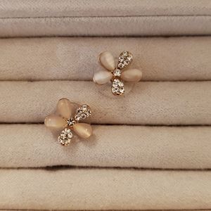 Flower shape earrings